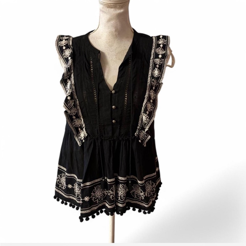 Anthropologie Akemi + Kin Adelina Black Embroidered Ruffle Top Sz 4